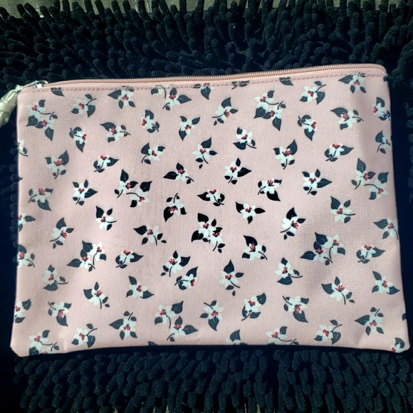 Kate Spade Pouch 👝 - Picture 4 of 5